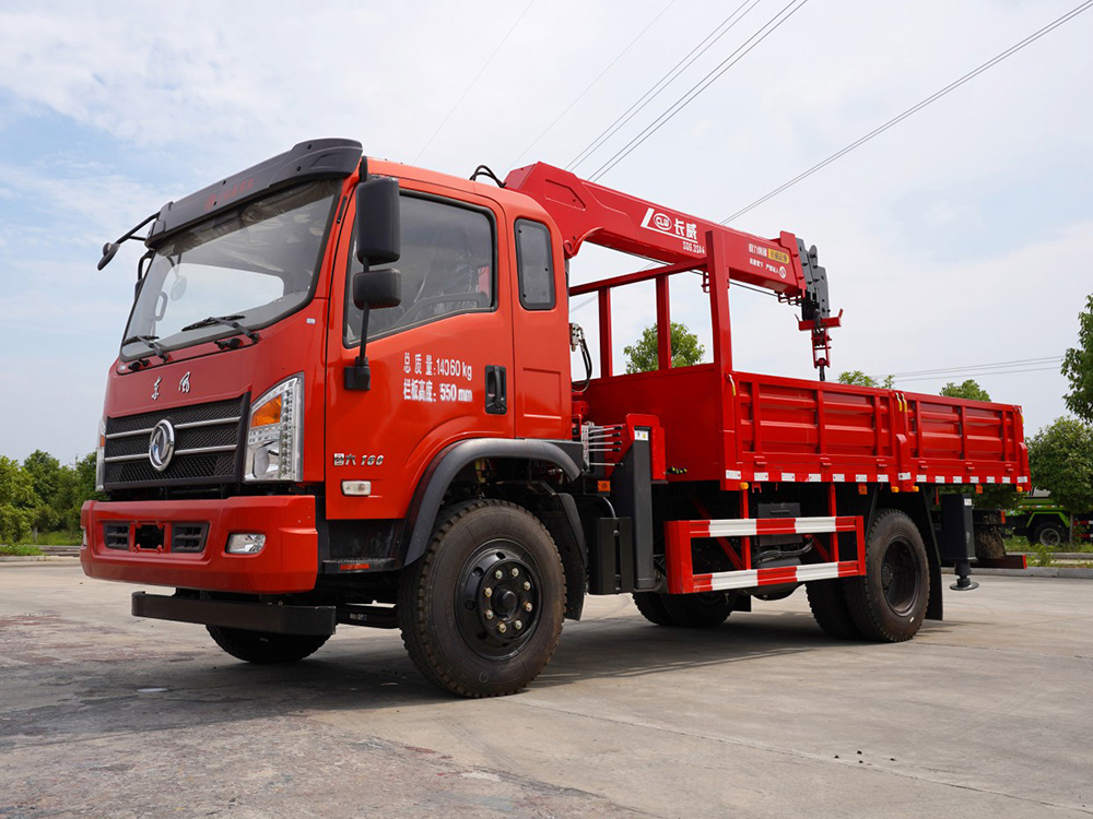 國(guó)六東風(fēng)單橋長(zhǎng)威6.3噸四節(jié)直臂吊機(jī)隨車(chē)吊