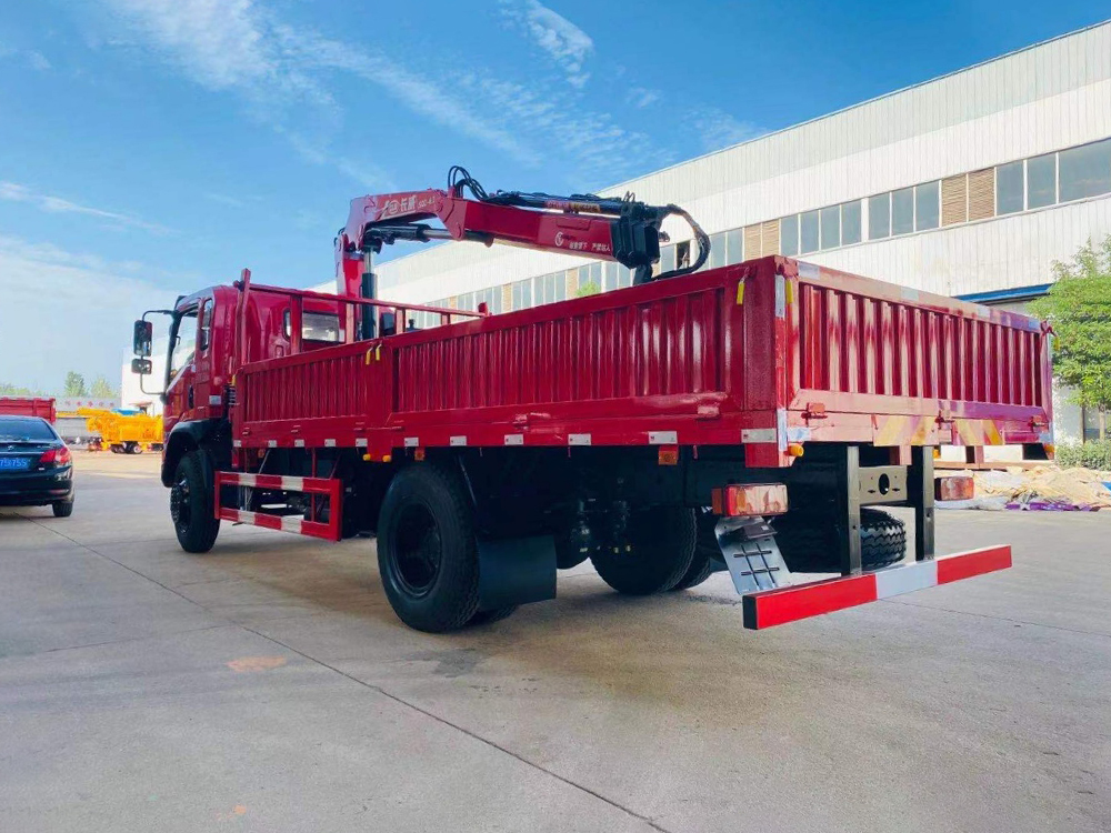 國(guó)六東風(fēng)D912長(zhǎng)威6.3噸四節(jié)折臂吊機(jī)隨車吊